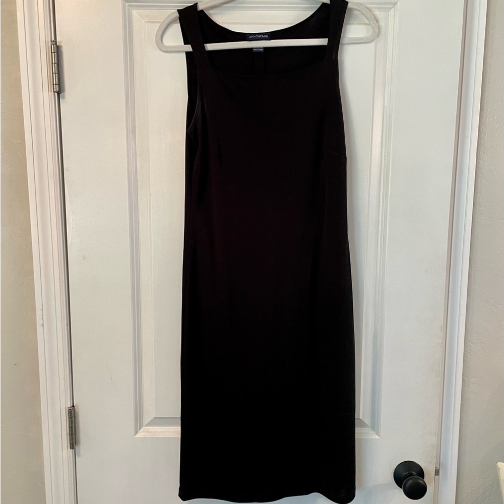 Ann Taylor Black Dress Size 6 Every Career wardrobe needs a Simple Black Dress
